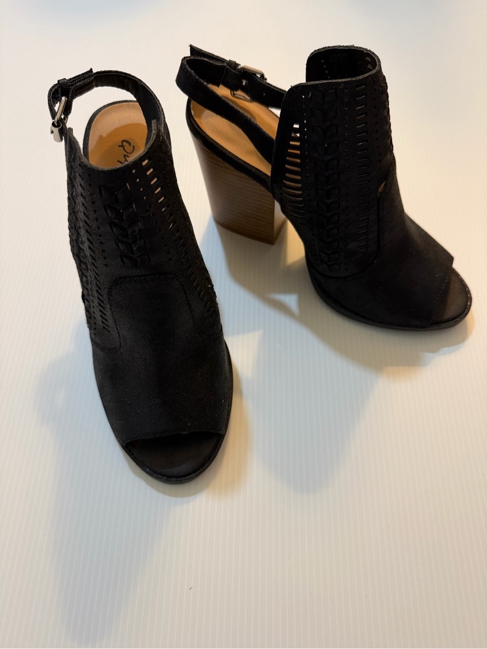 Qupid - Size 6- Black Peep-Toe Cutout Block Heel Sandals - Picture 2 of 9